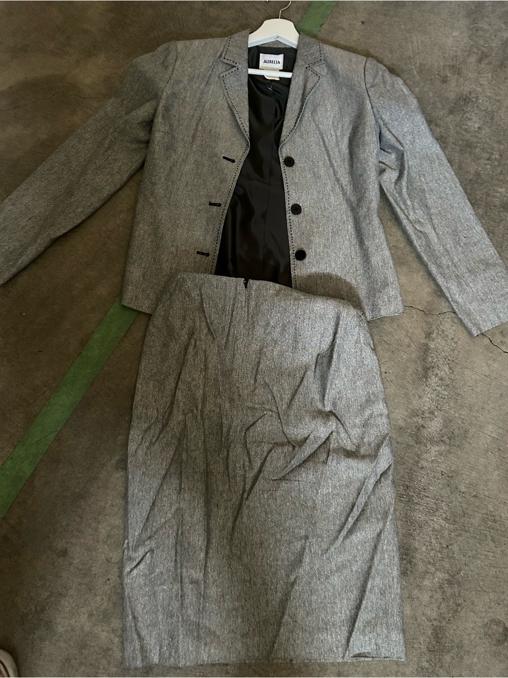 Akris Punto Women's Gray Wool Blend Skirt Suit - Classic Two-Piece sz 4